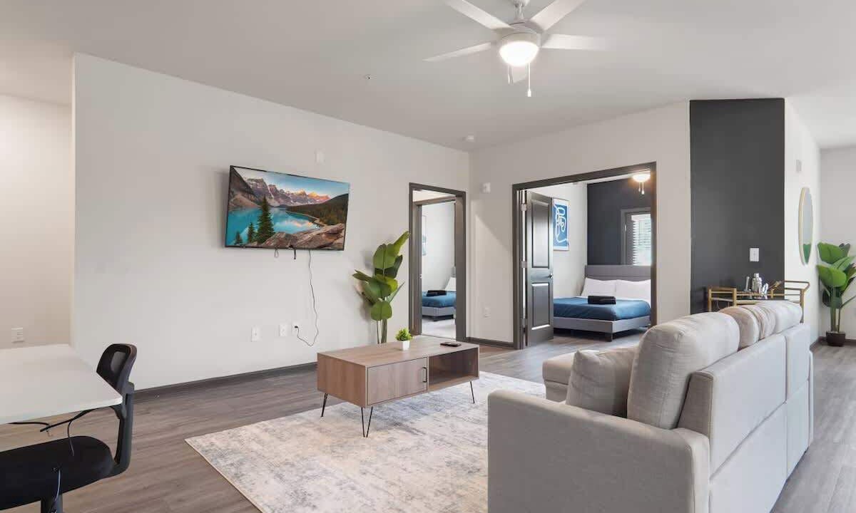 Photo of Livingroom in North Raleigh