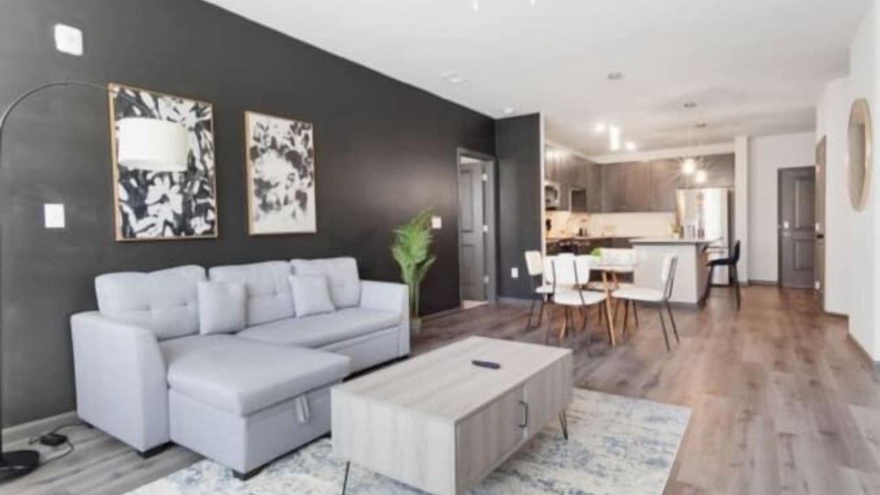 Photo of Livingroom in North Raleigh