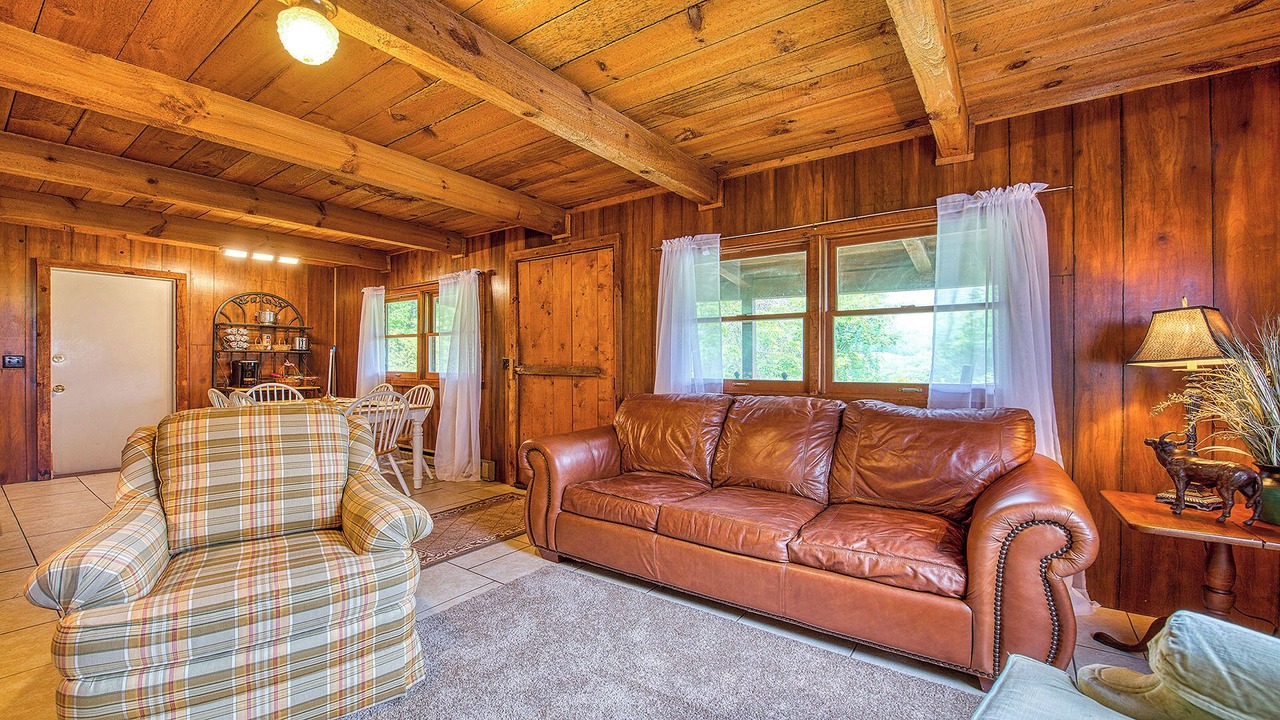 Photo of Livingroom in Maggie Valley