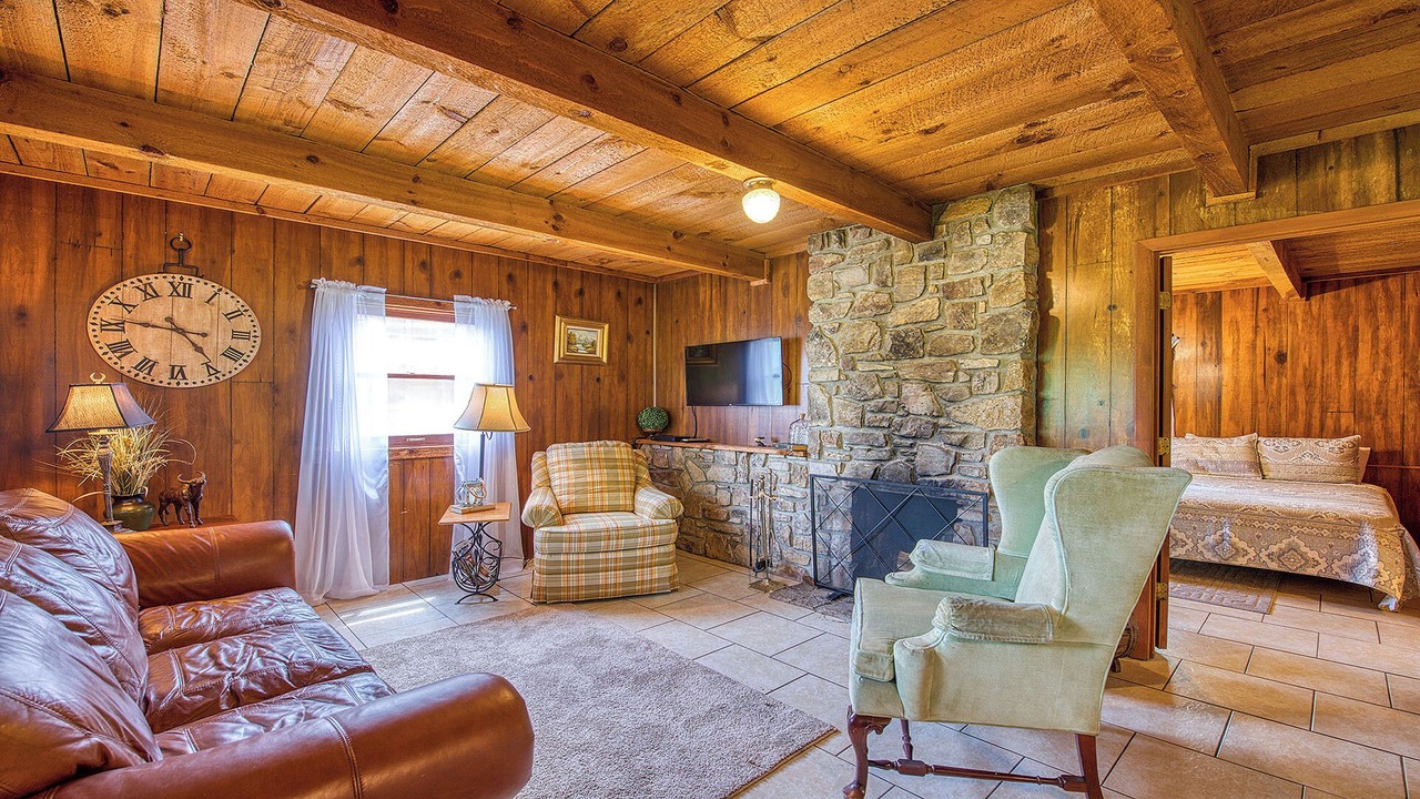 Photo of Livingroom in Maggie Valley