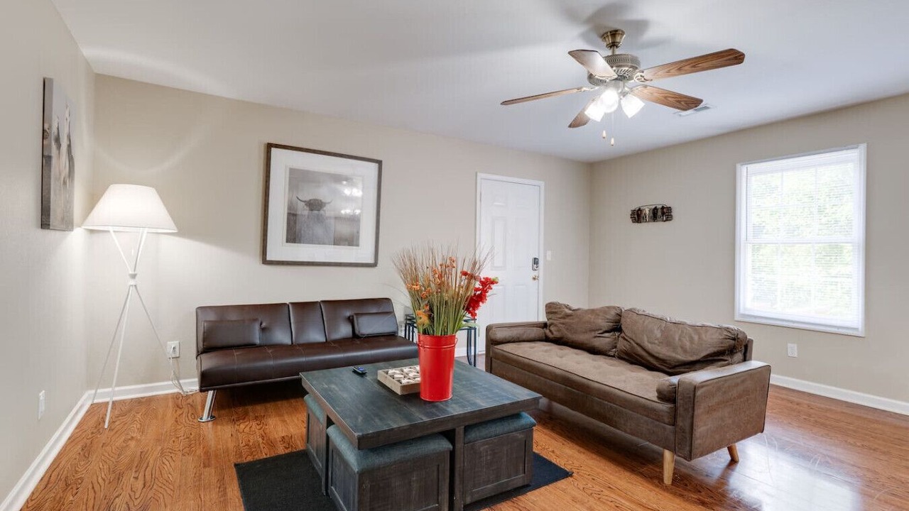 Photo of Livingroom in West Meade