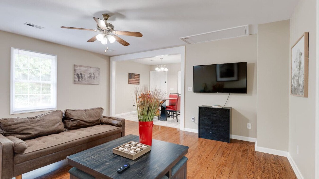 Photo of Livingroom in West Meade
