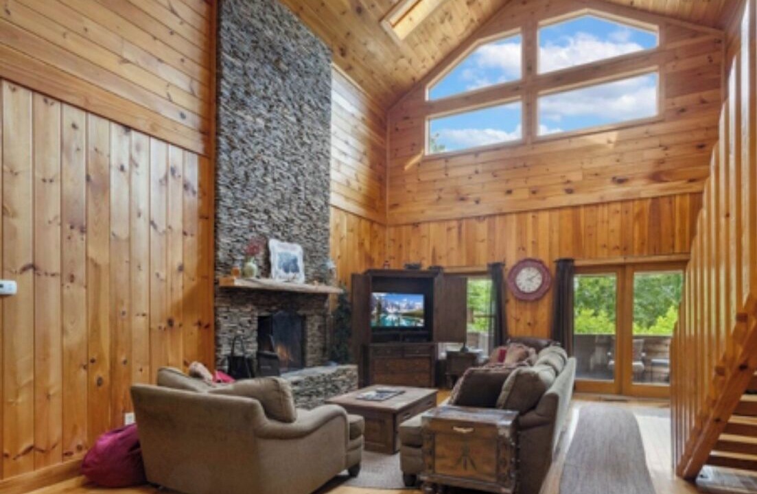 Photo of Livingroom in Apple Ridge