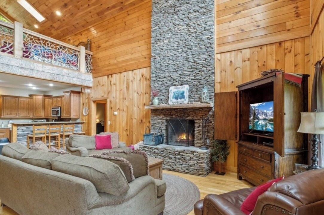 Photo of Livingroom in Apple Ridge