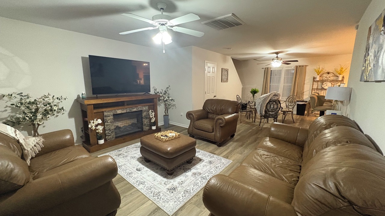 Photo of Livingroom in Oakdale