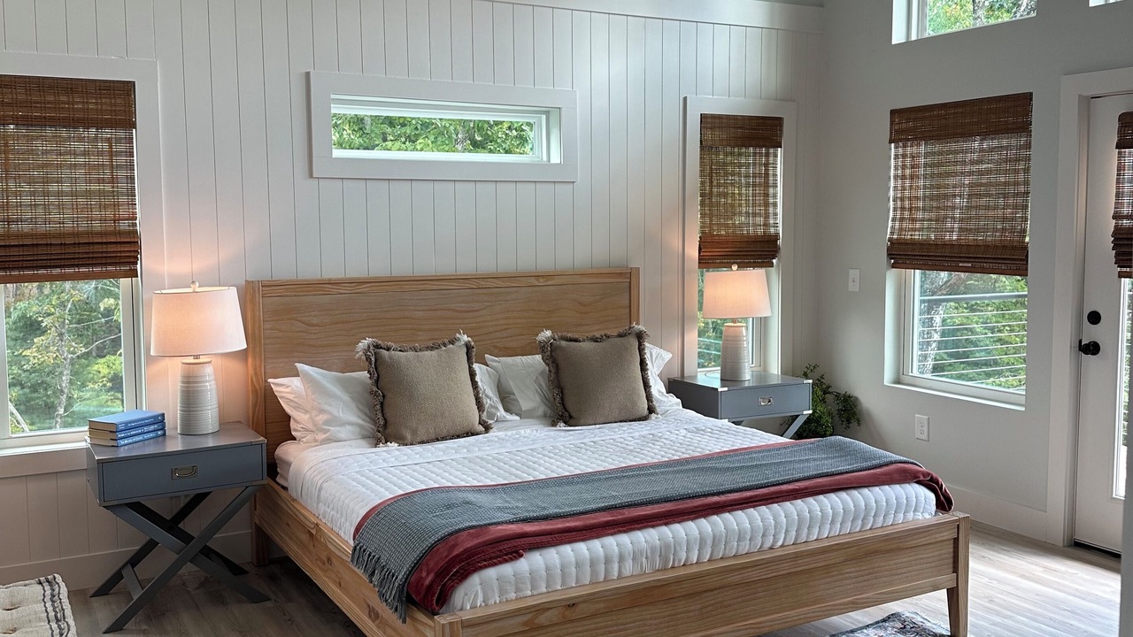 Photo of Bedroom in Hayesville