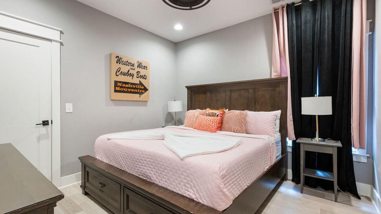 Photo of Bedroom in Historic Waverly