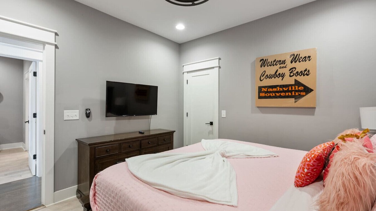 Photo of Bedroom in Historic Waverly