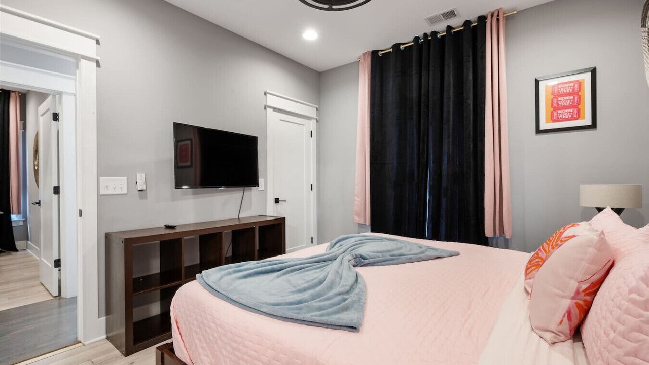 Photo of Bedroom in Historic Waverly