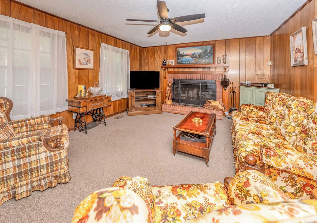 Photo of Livingroom in Spring Hill