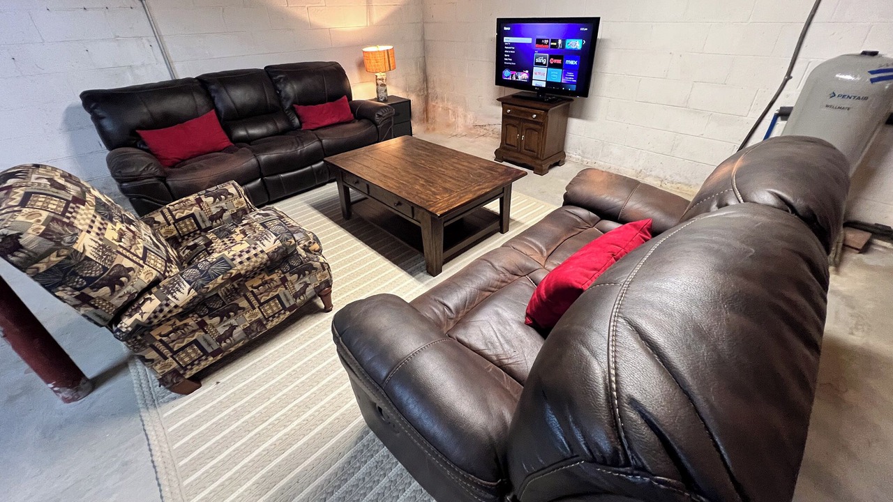 Photo of Livingroom in West Jefferson