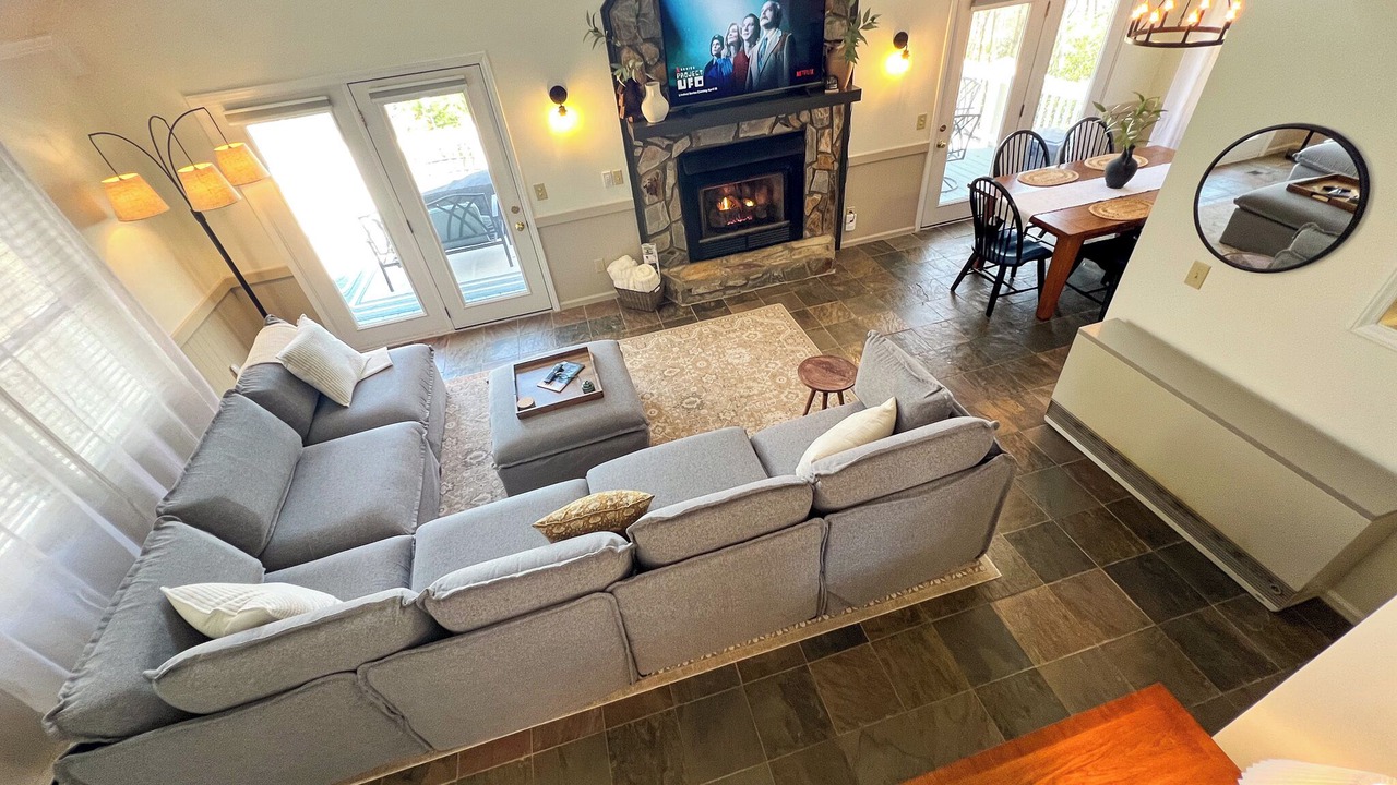 Photo of Livingroom in West Jefferson