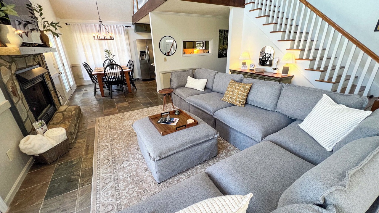 Photo of Livingroom in West Jefferson