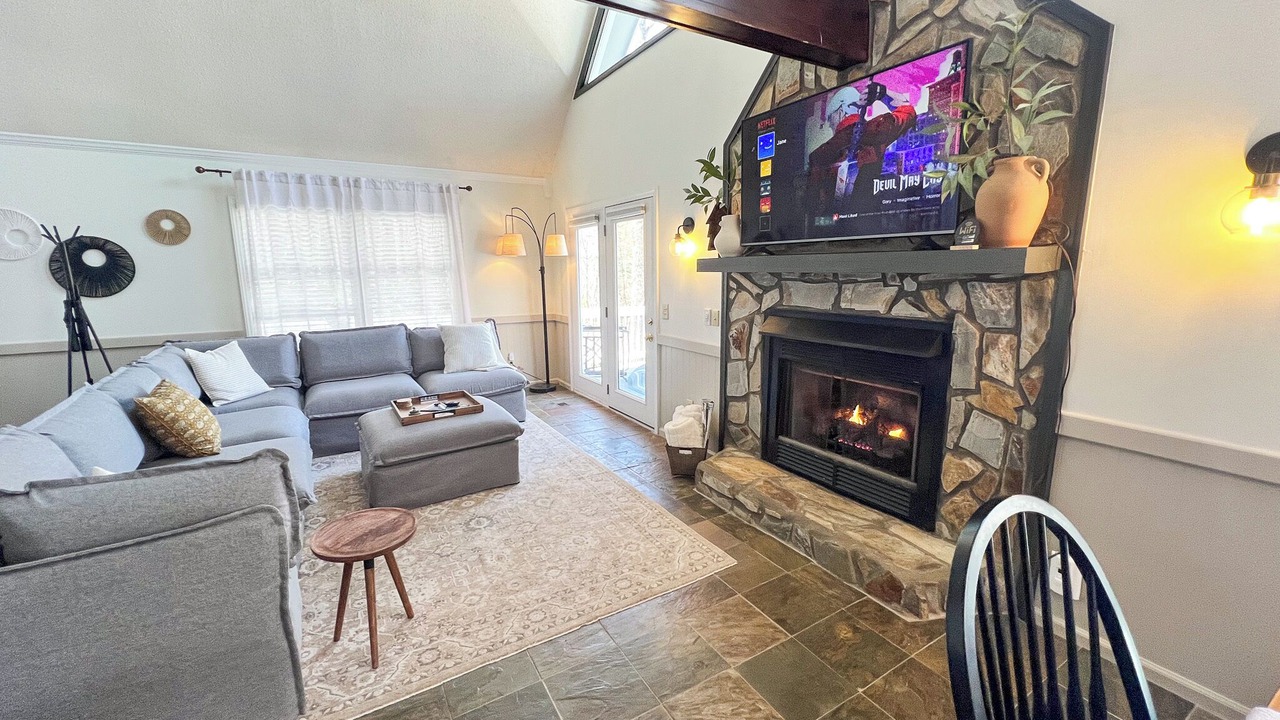 Photo of Livingroom in West Jefferson