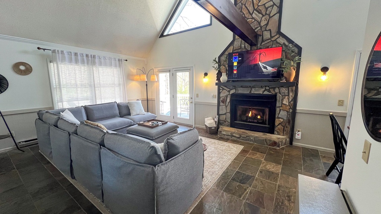 Photo of Livingroom in West Jefferson