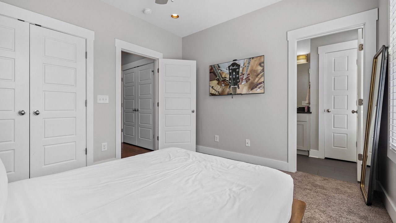 Photo of Bedroom in Eighth Avenue