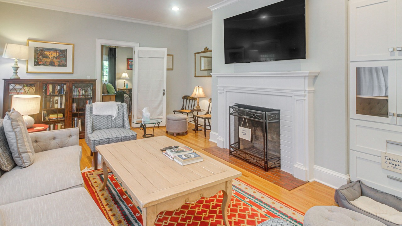 Photo of Bedroom in Belmont Historic District