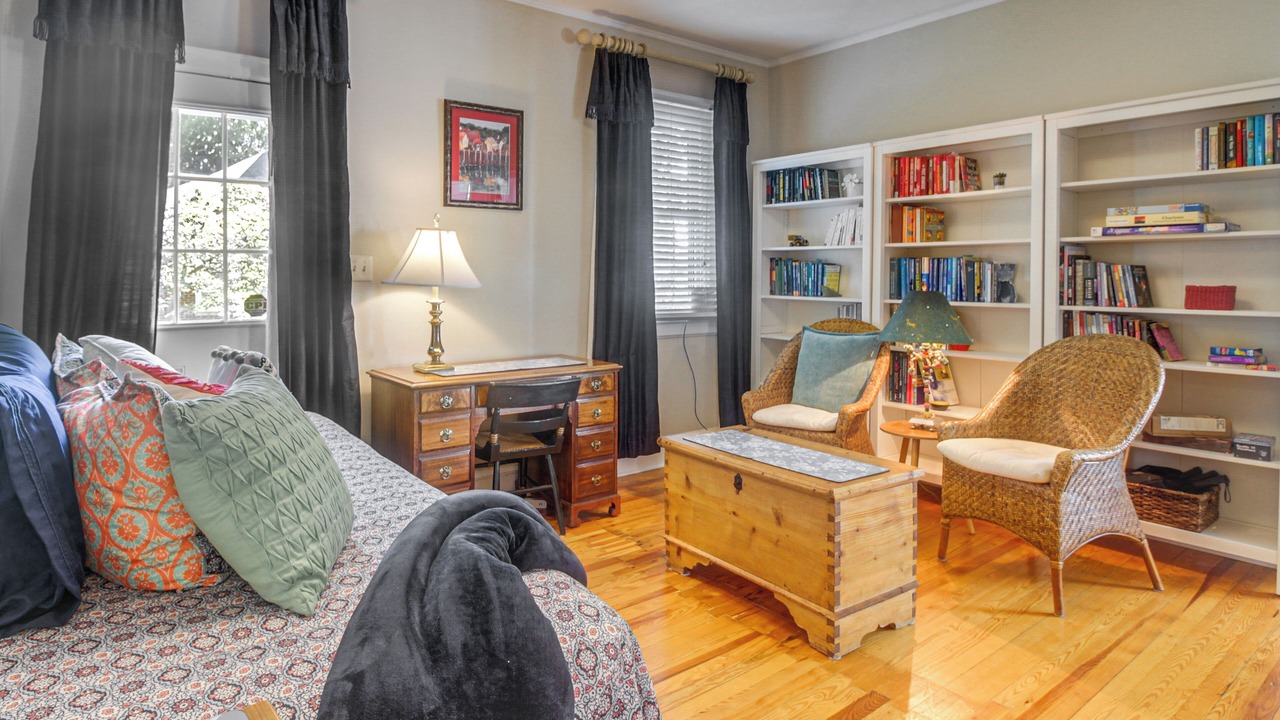 Photo of Bedroom in Belmont Historic District