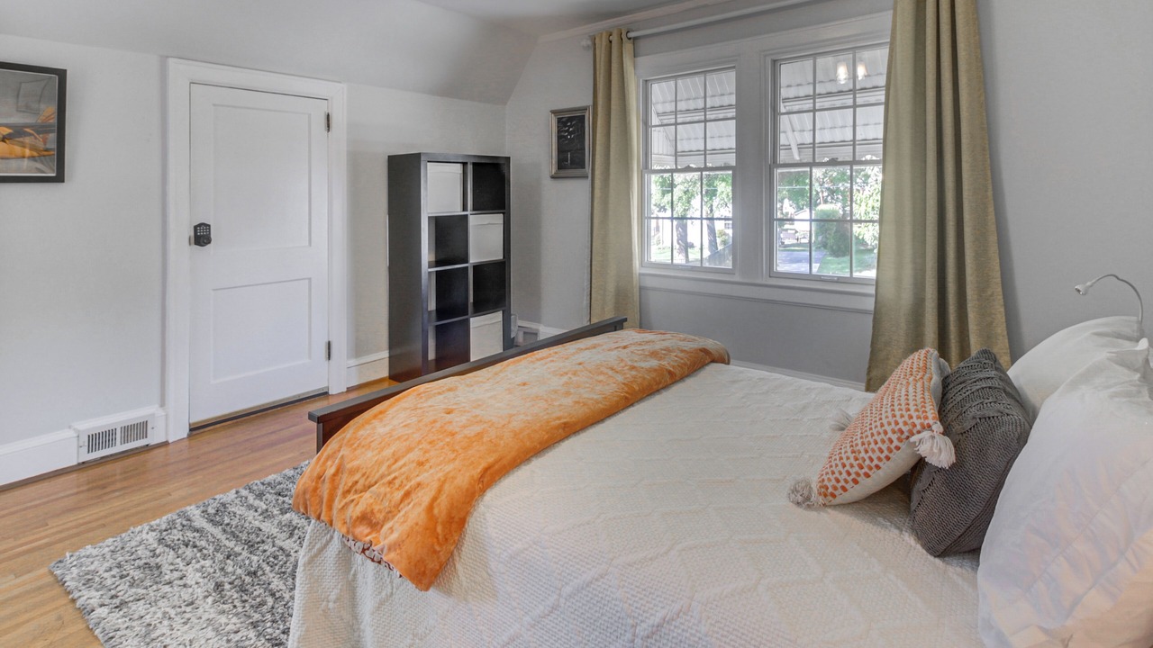 Photo of Bedroom in Belmont Historic District