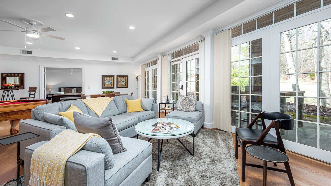Photo of Livingroom in Chapel Hill