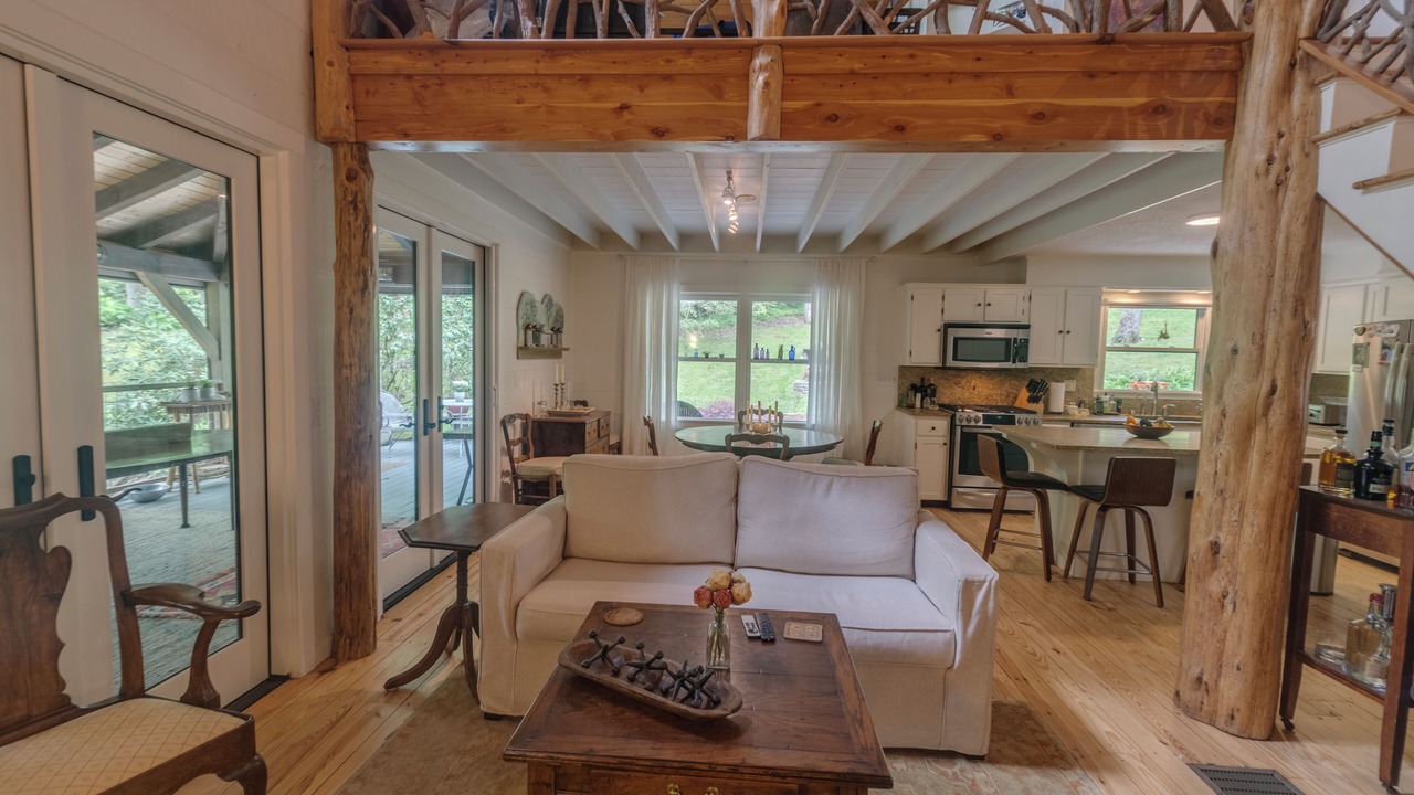 Photo of Livingroom in Mirror Lake