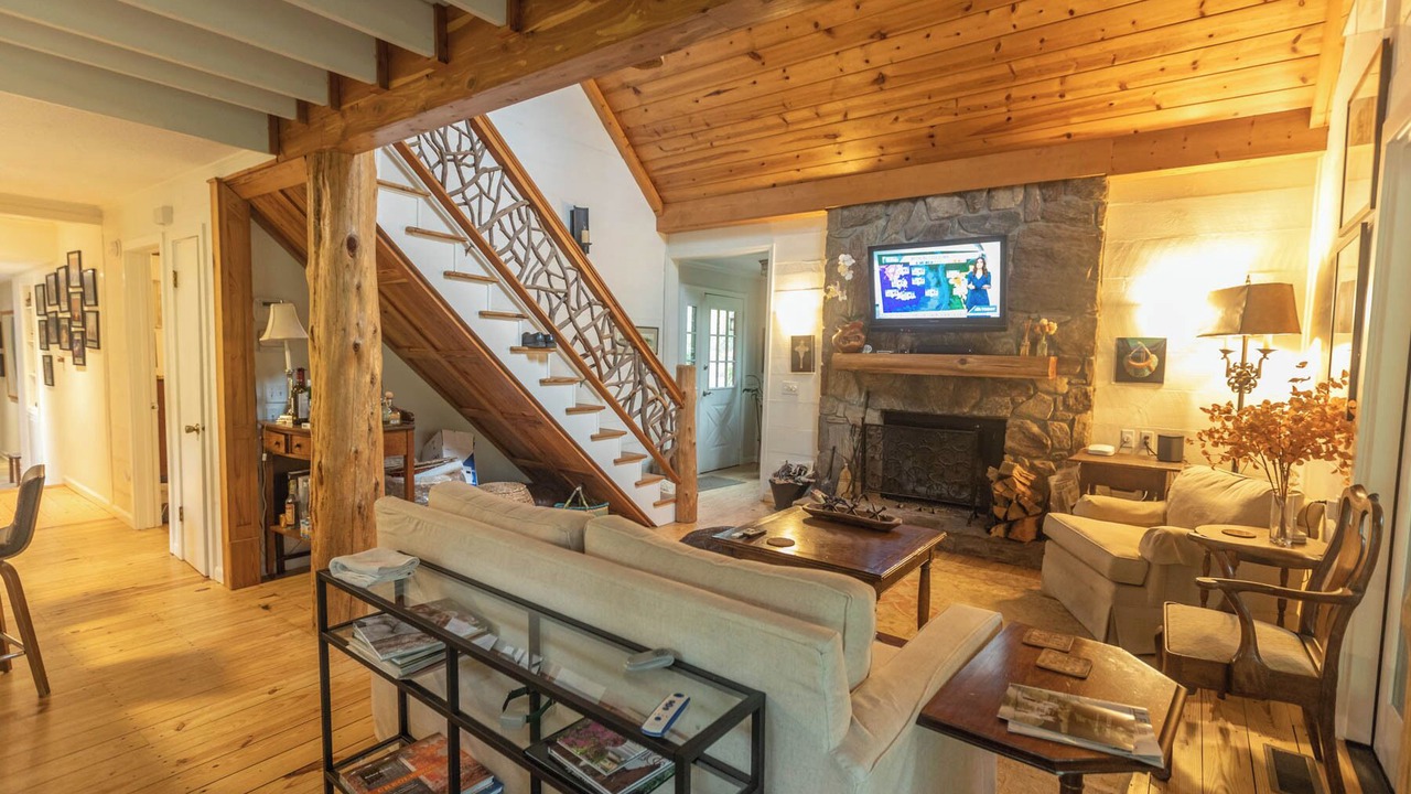 Photo of Livingroom in Mirror Lake