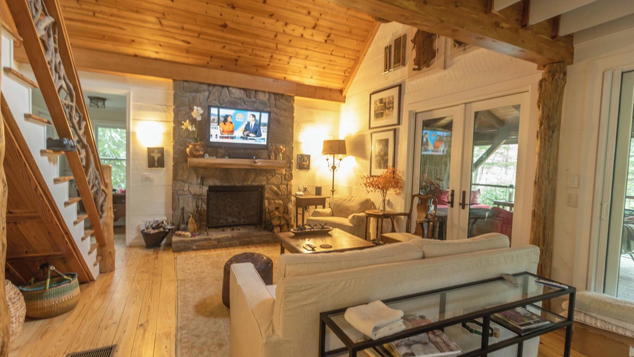 Photo of Livingroom in Mirror Lake