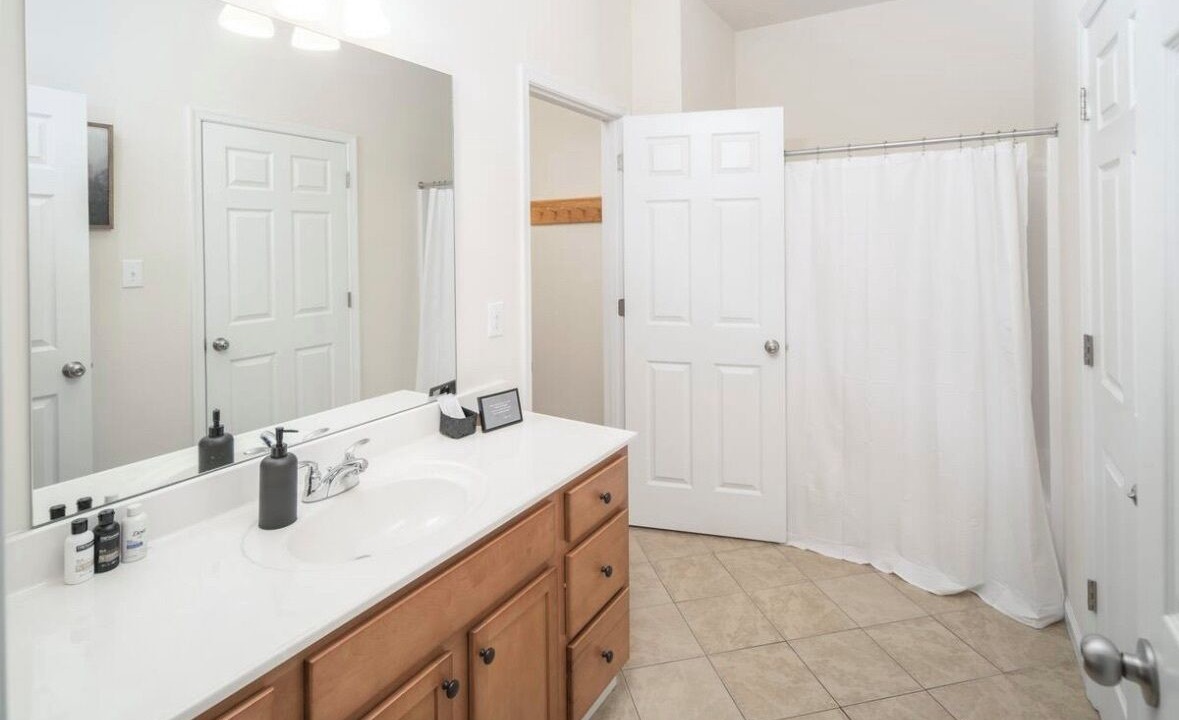 Photo of Bathroom in Seven Devils
