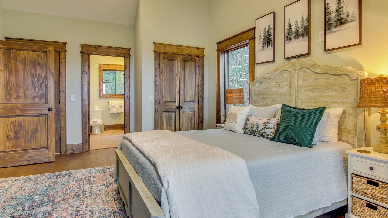 Photo of Bedroom in Glenville