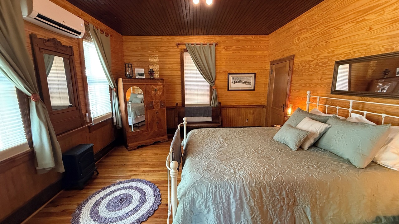 Photo of Bedroom in Jonesville