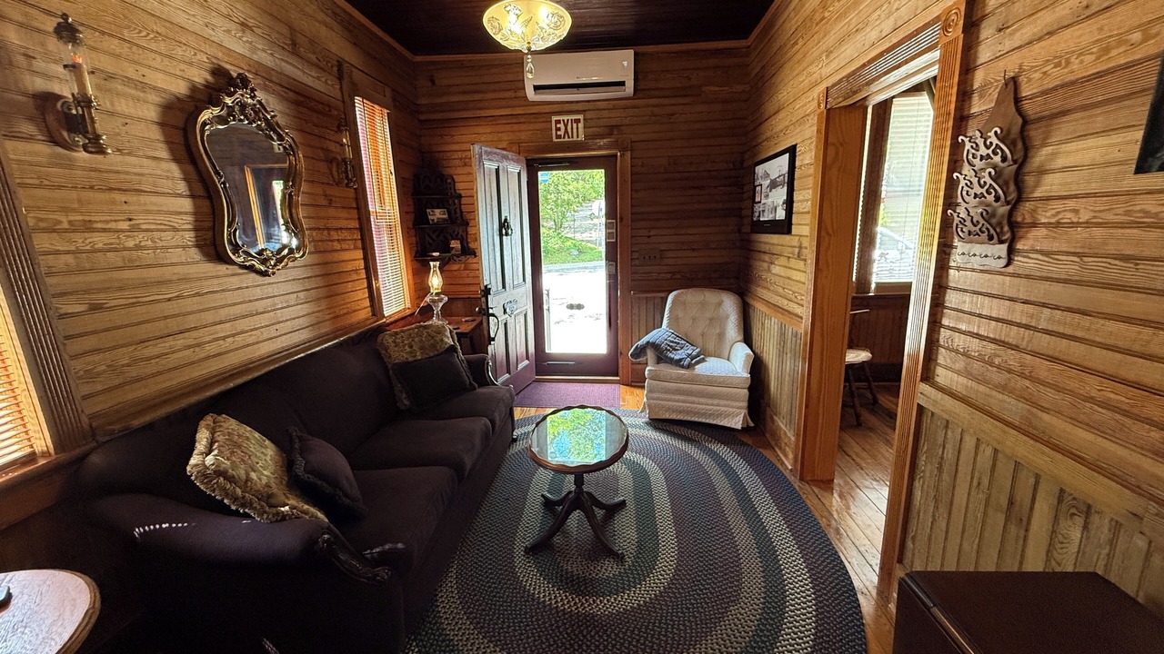 Photo of Livingroom in Jonesville