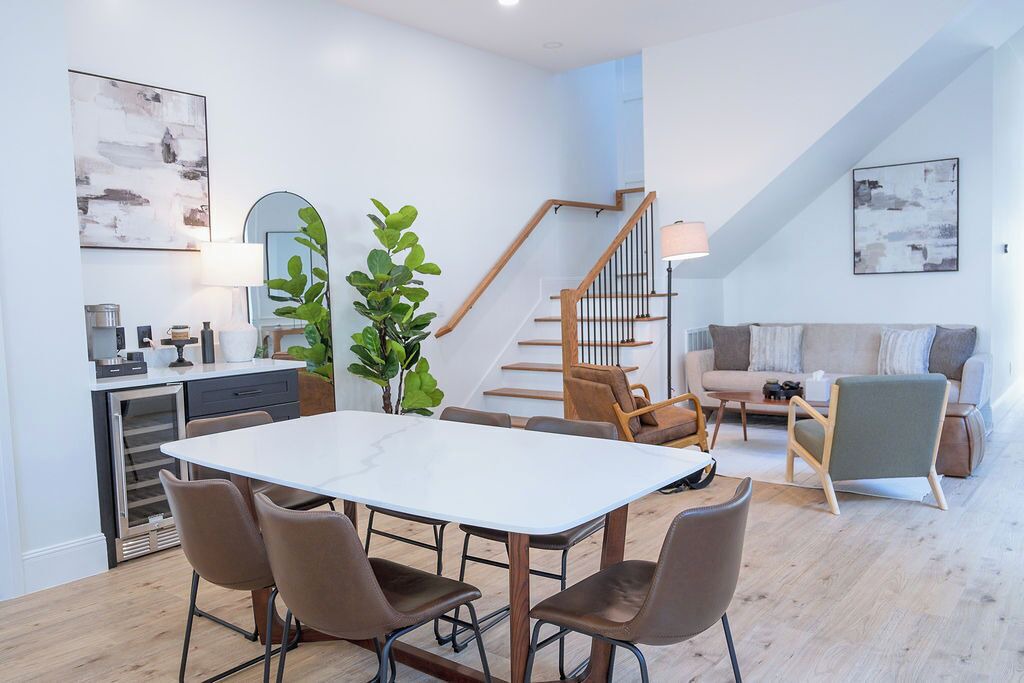 Photo of Livingroom in East Hill
