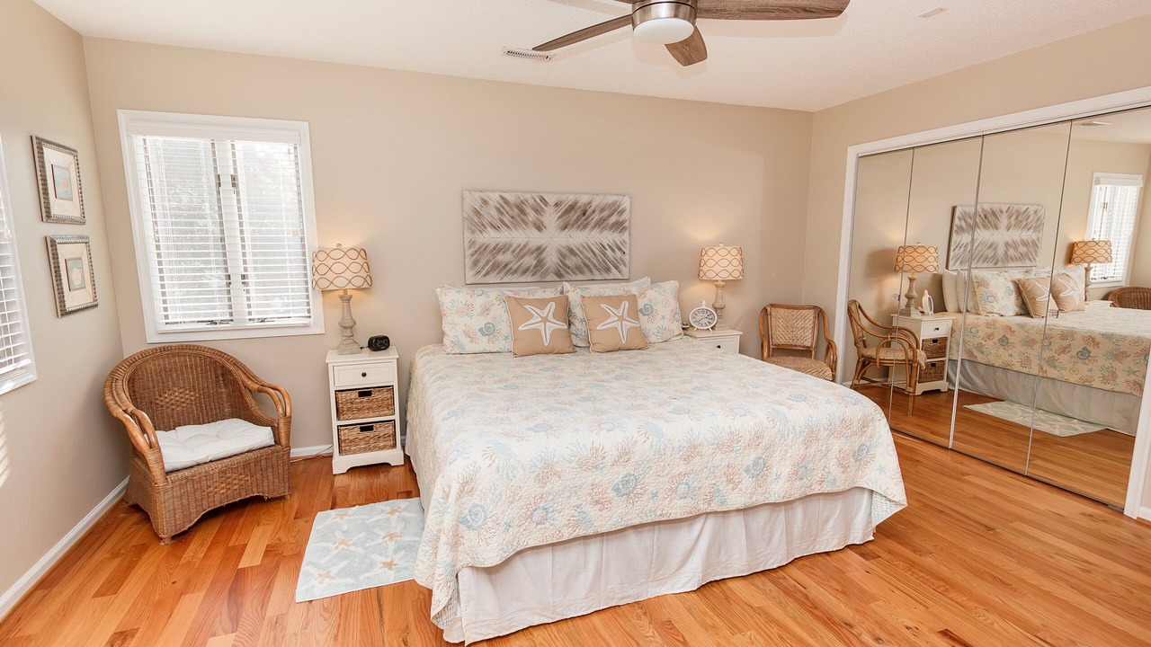 Photo of Bedroom in Corolla Light