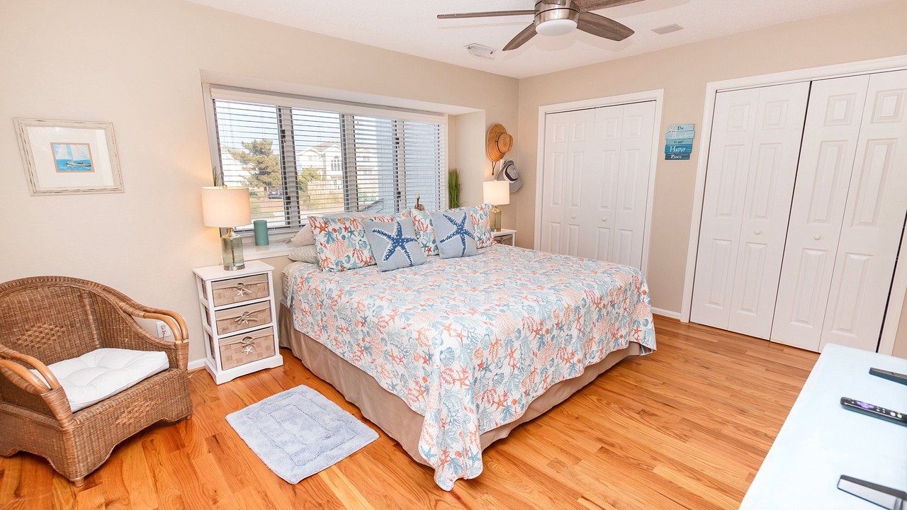 Photo of Bedroom in Corolla Light
