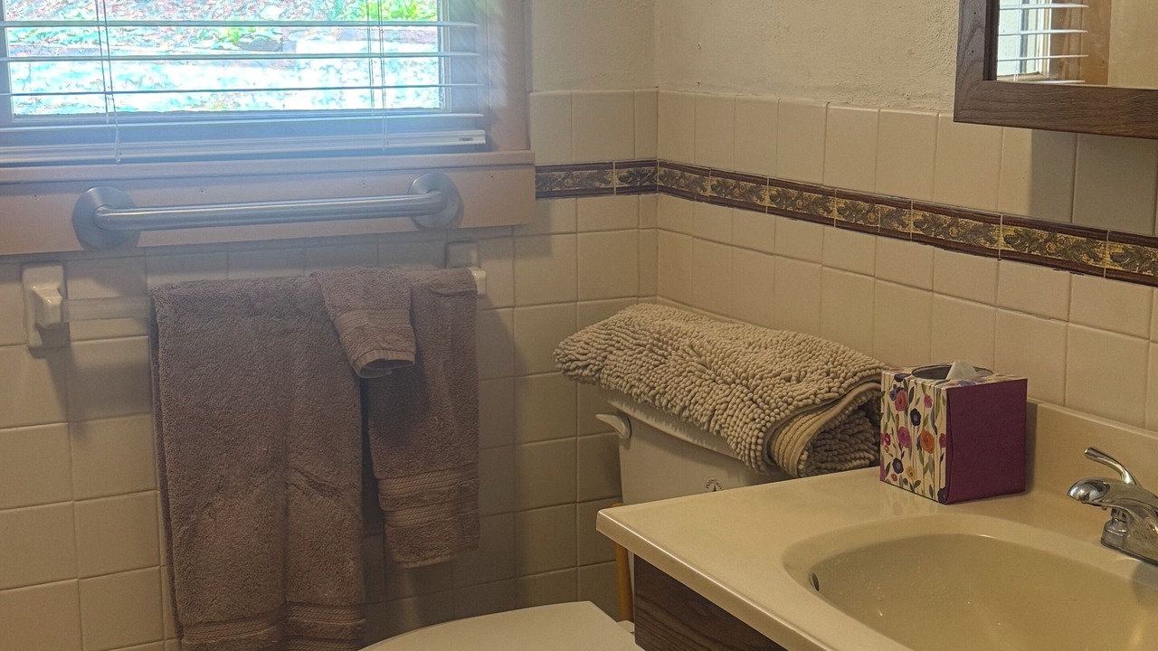 Photo of Bathroom in Newland