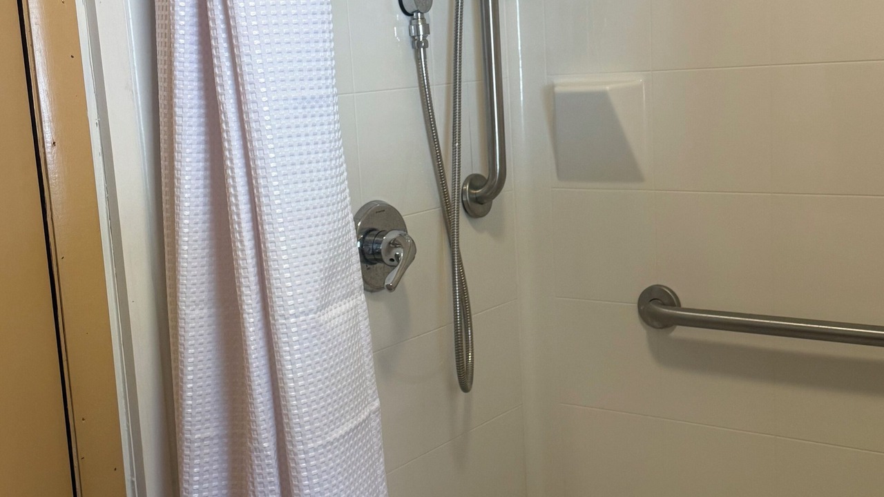 Photo of Bathroom in Newland