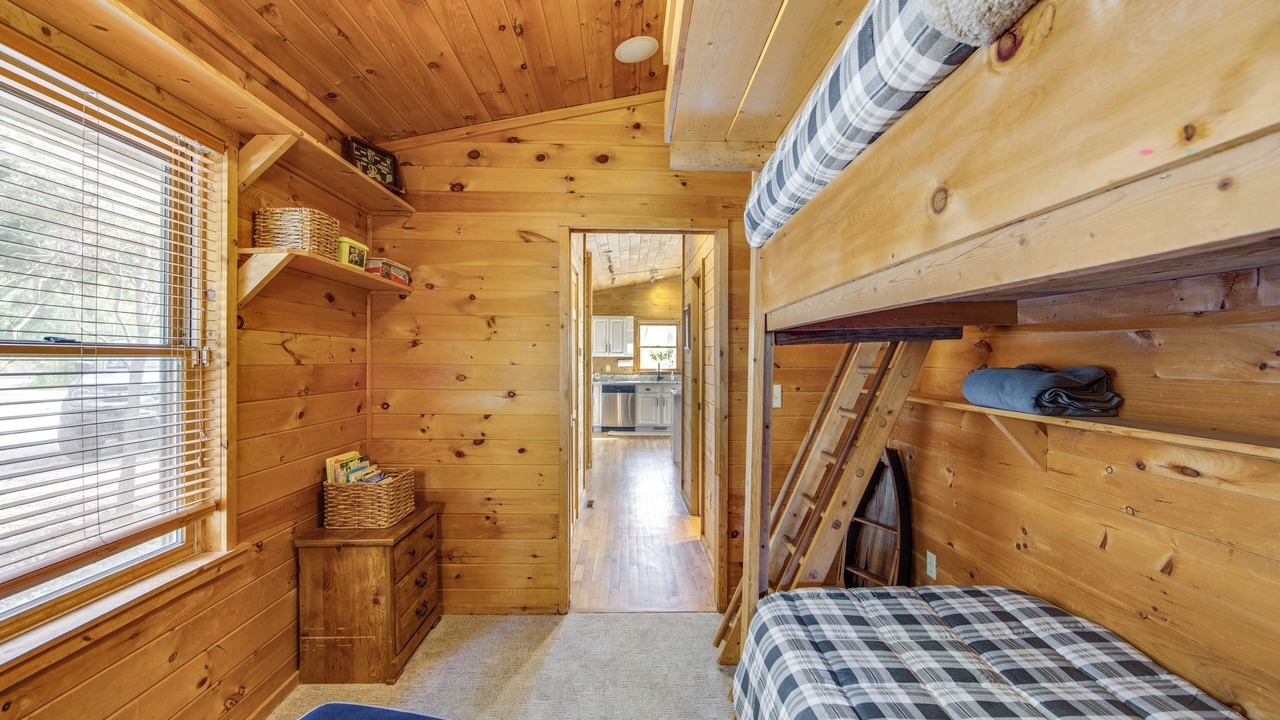 Photo of Bedroom in Balsam