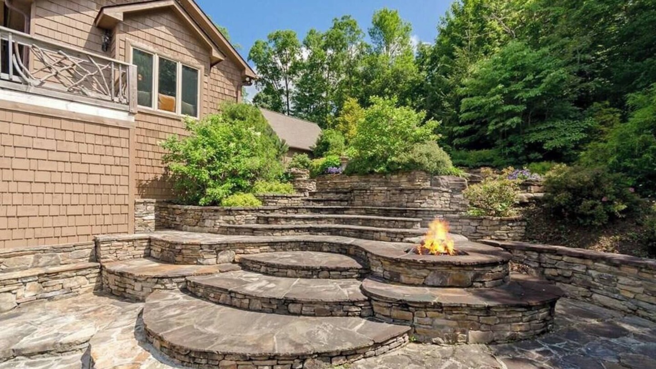 Photo of Outdoor in Sapphire