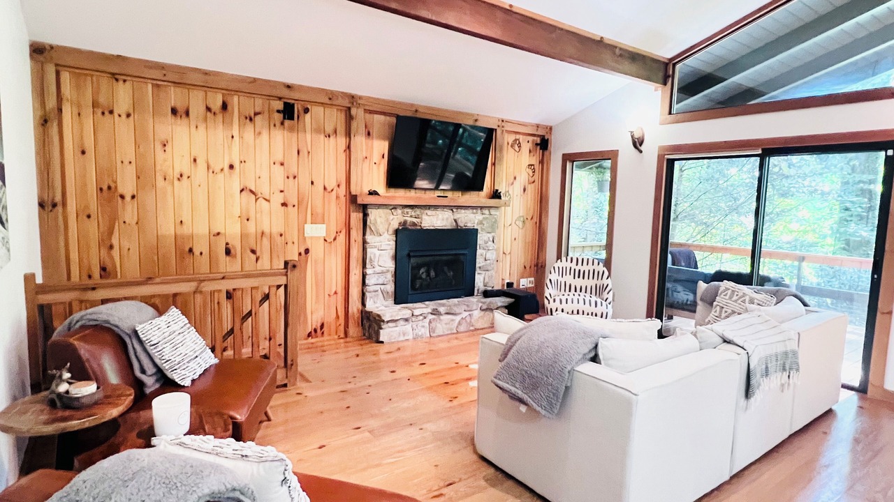 Photo of Livingroom in Maggie Valley