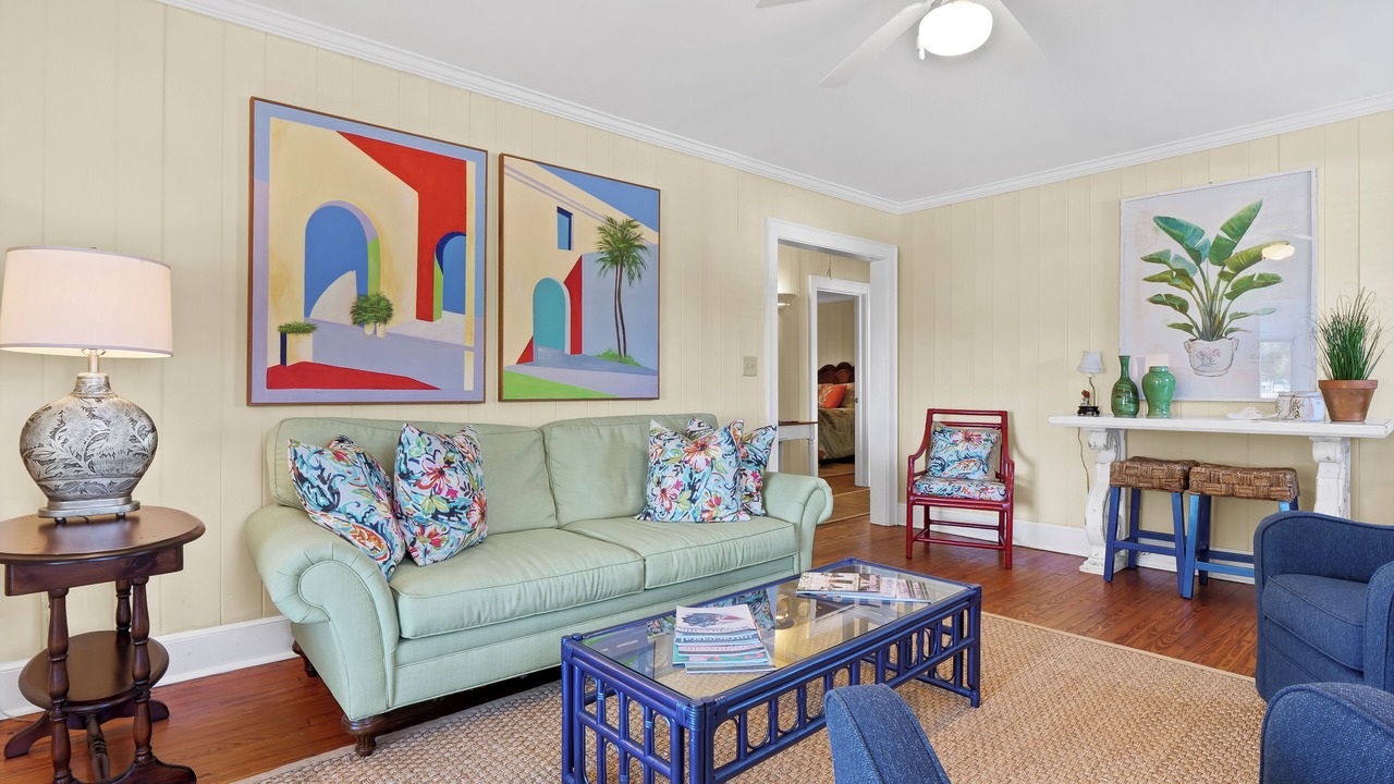 Photo of Livingroom in South Harbor Island