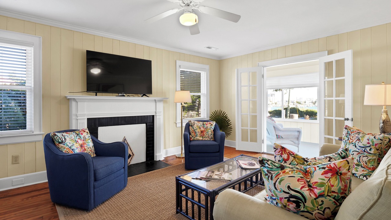 Photo of Livingroom in South Harbor Island