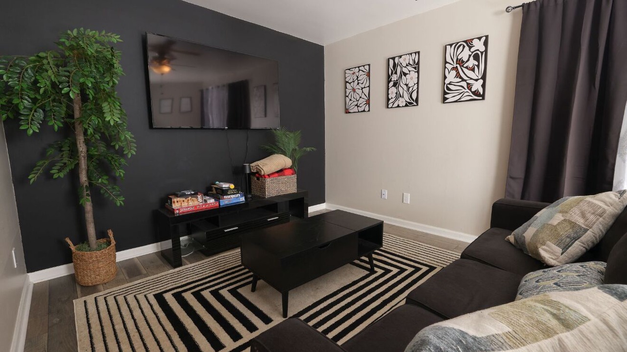 Photo of Livingroom in North Raleigh