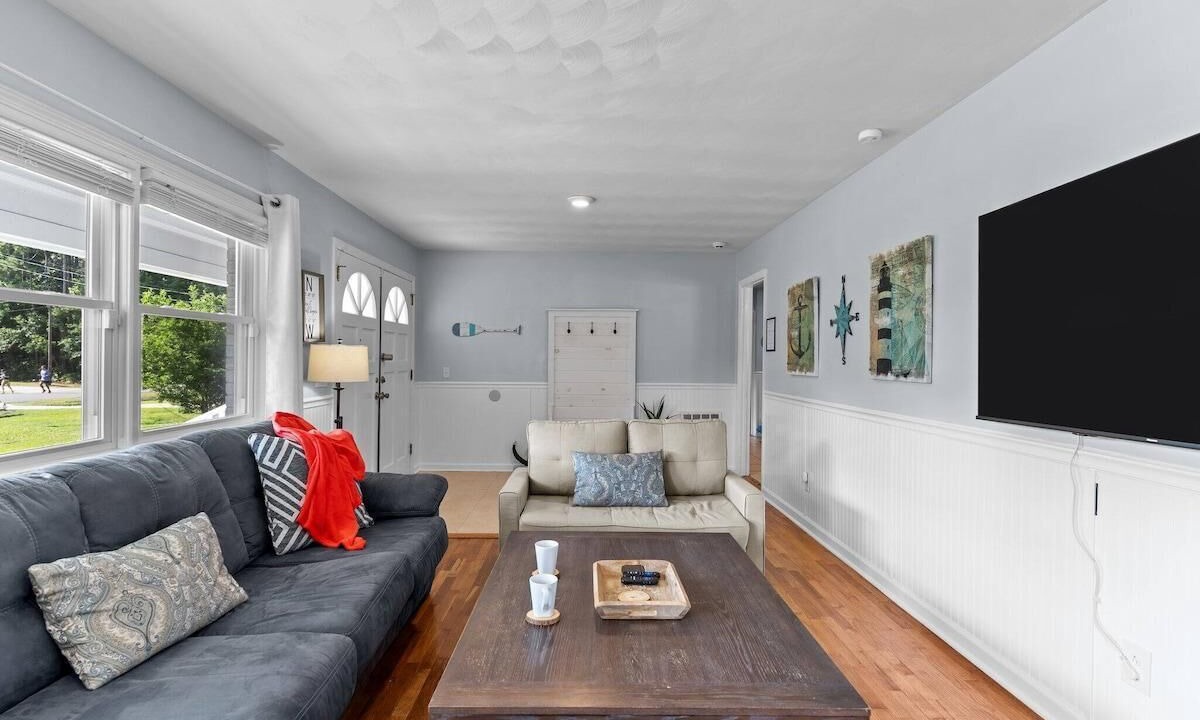 Photo of Livingroom in Murraysville