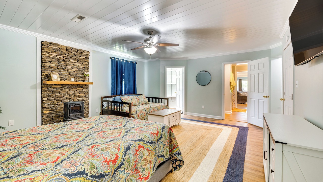 Photo of Bedroom in Southmont