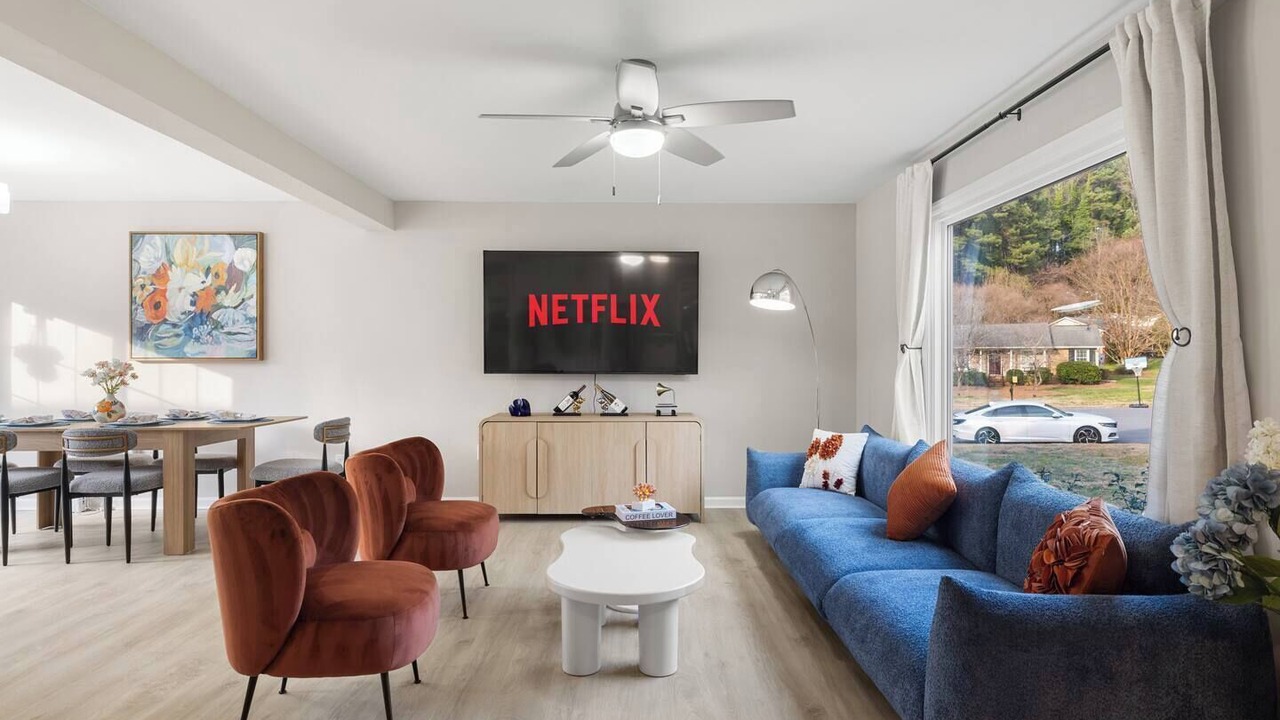 Photo of Livingroom in North Raleigh