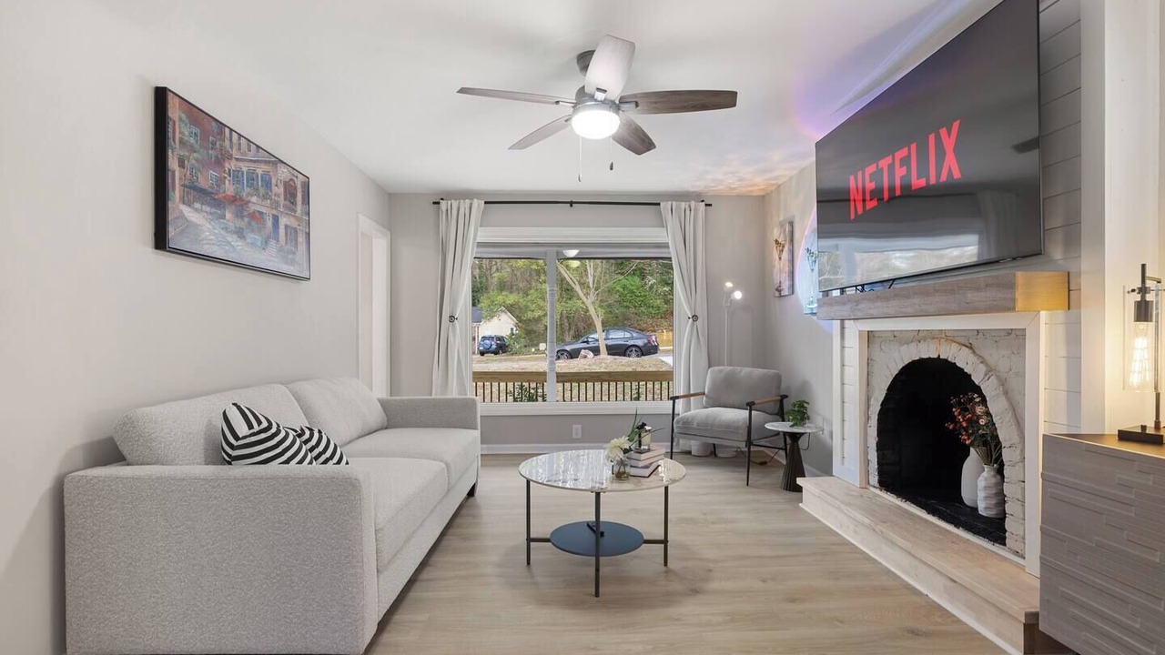 Photo of Livingroom in North Raleigh