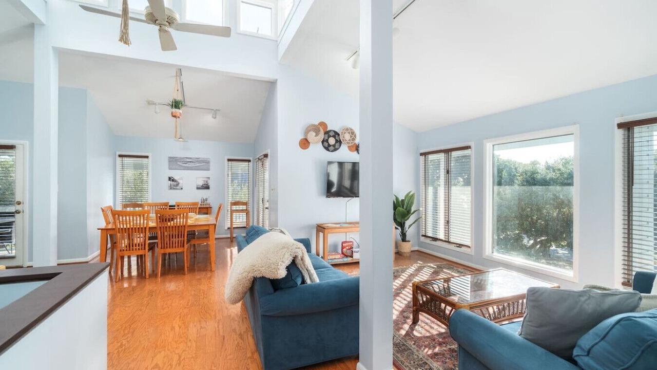 Photo of Livingroom in The Point