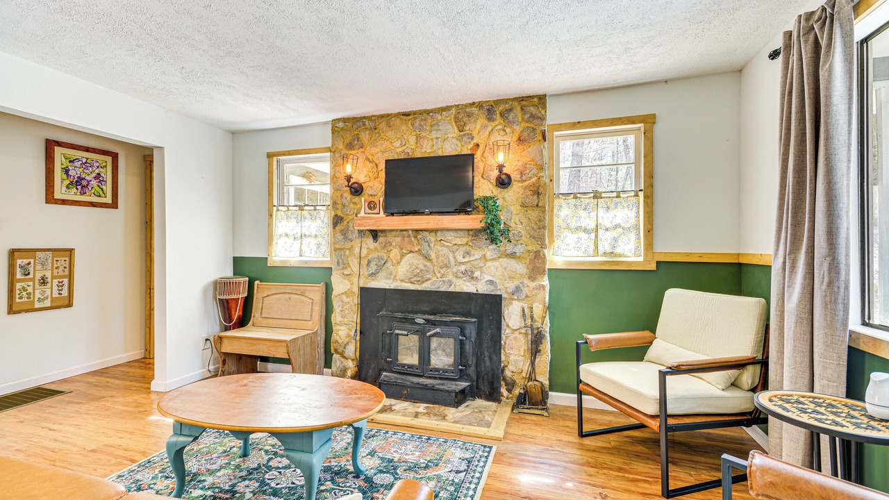 Photo of Livingroom in Stokes