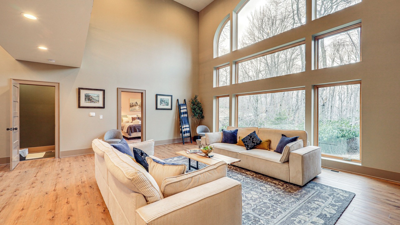 Photo of Livingroom in Charter Hills