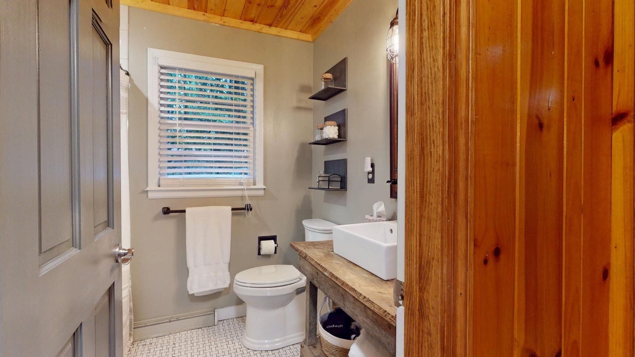 Photo of Bathroom in Highlands Hills